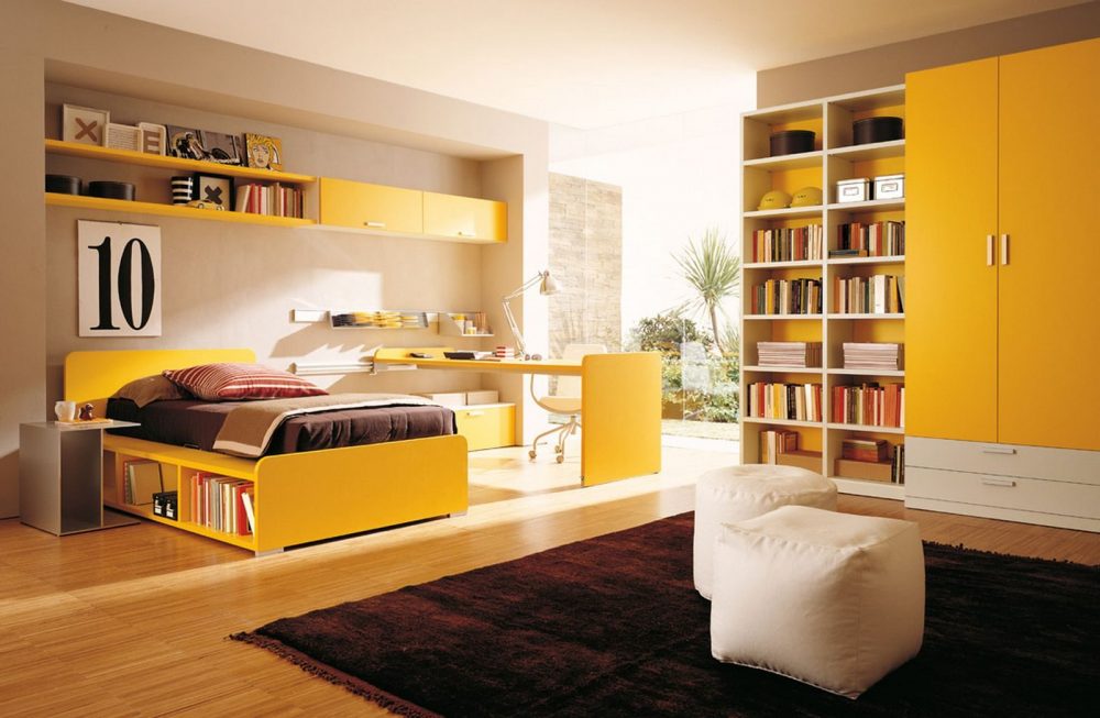 Muebles auxiliares en una habitación juvenil