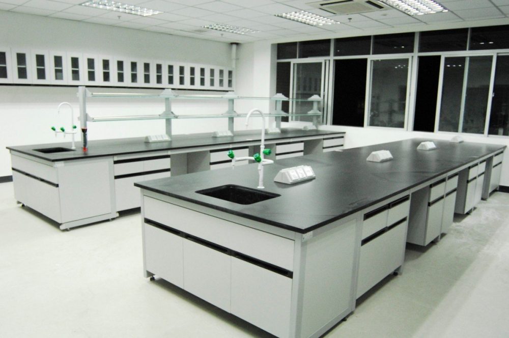 LOREDO ofrece las mejores mesas para laboratorio escolar